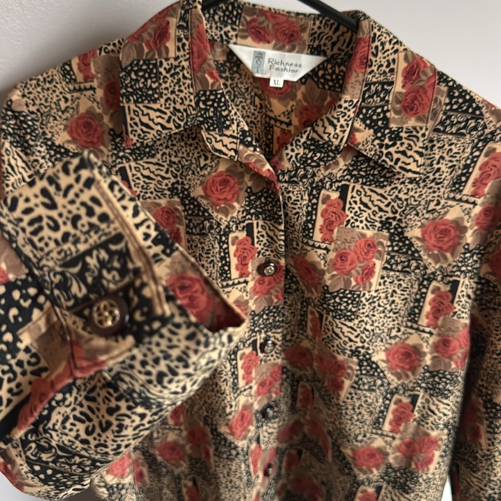 Vintage Patterned Button-Up Shirt - Picture 8 of 8